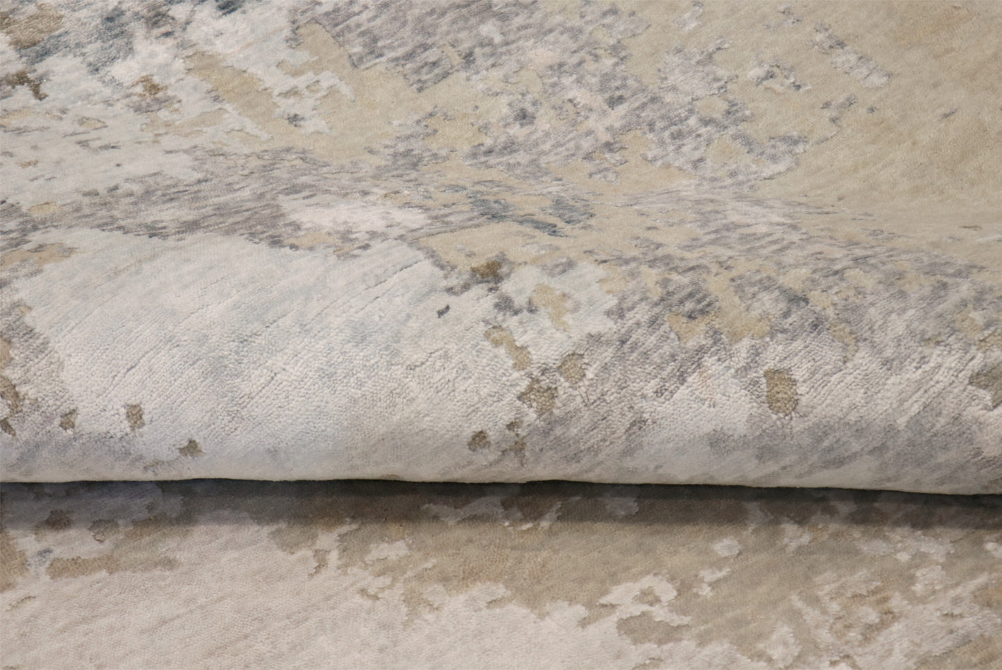 Modern Cream/Silver Area Rug