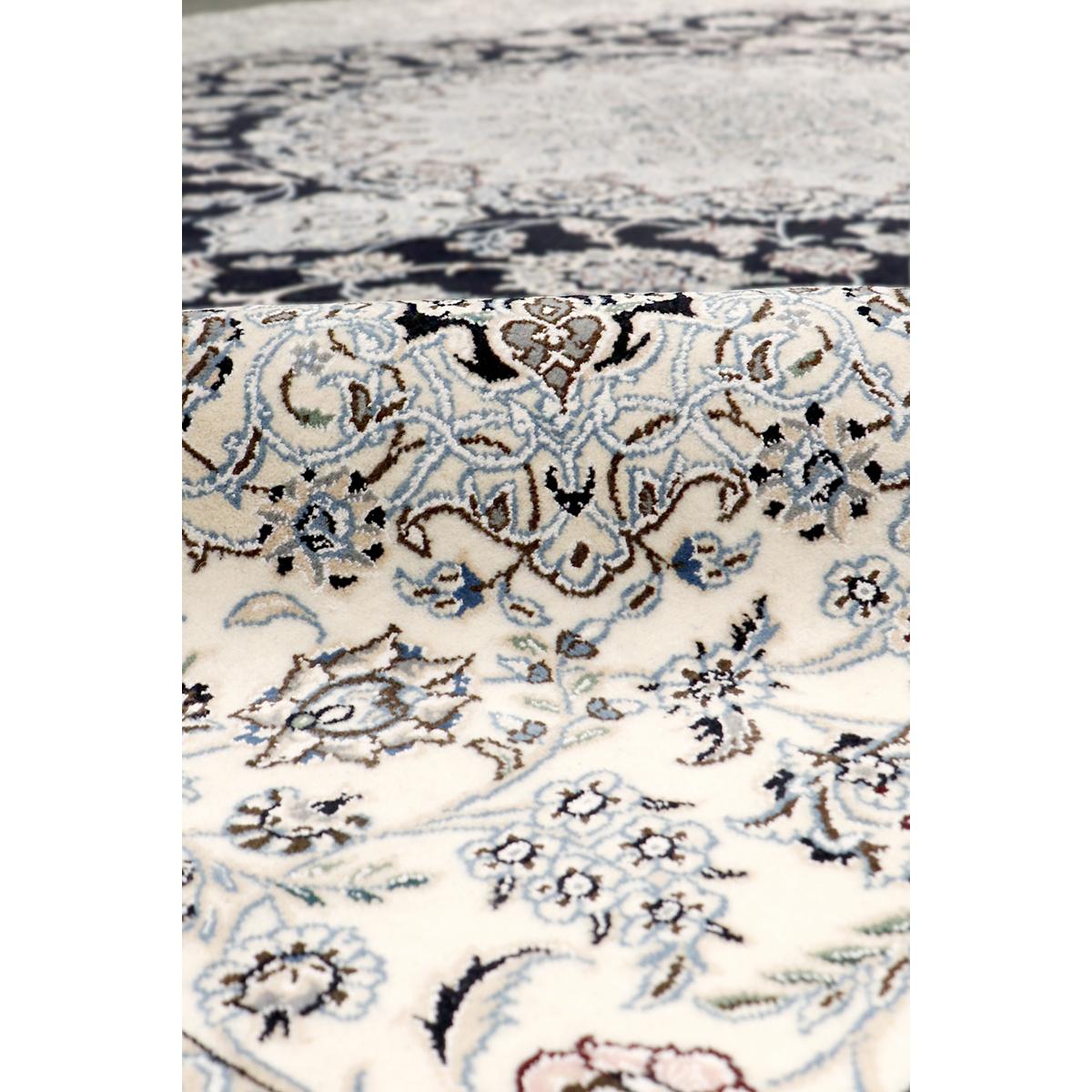 Azerbaijan Hand-Knotted Wool Area Rug