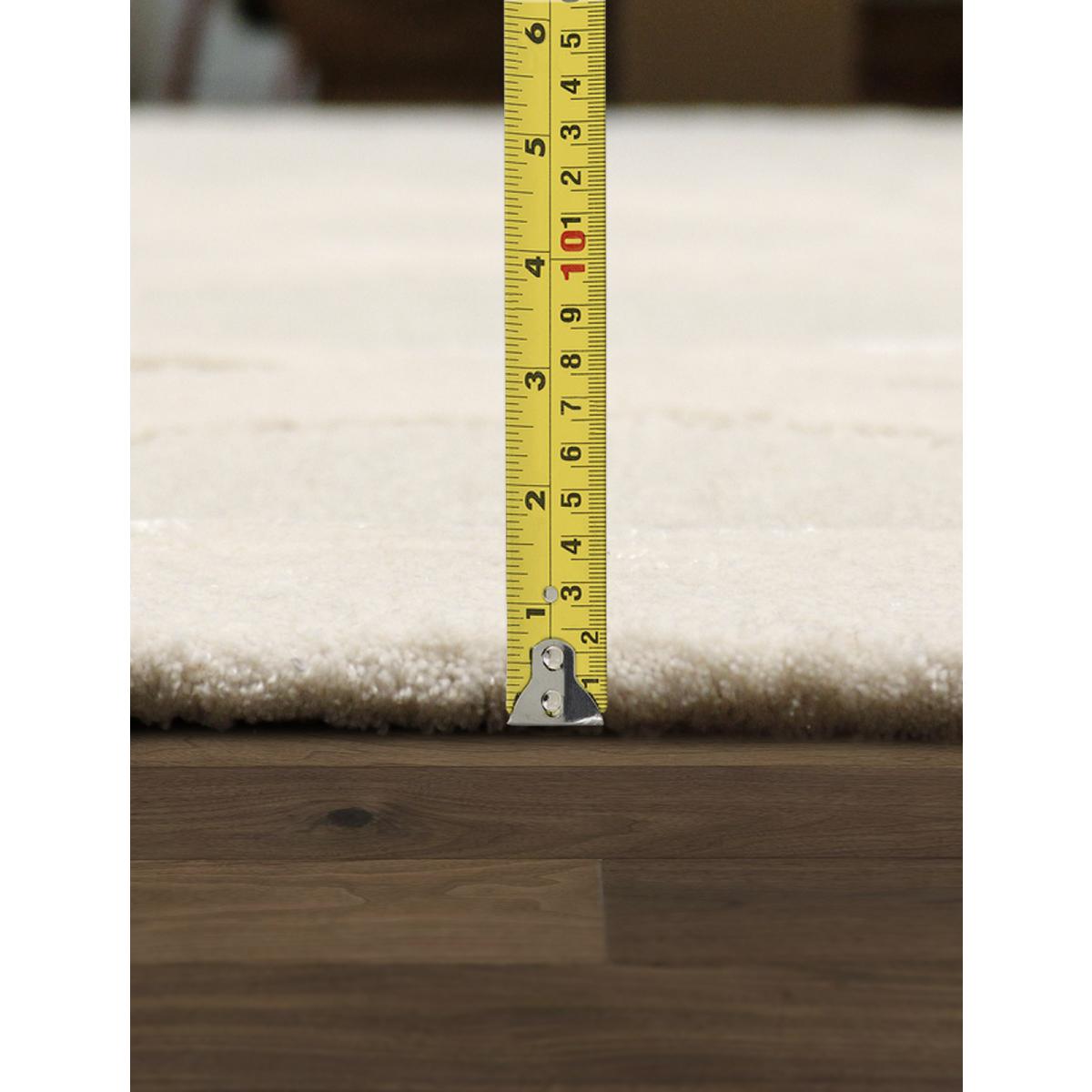 Edgy Hand-Tufted Ivory Transitional Area Rug