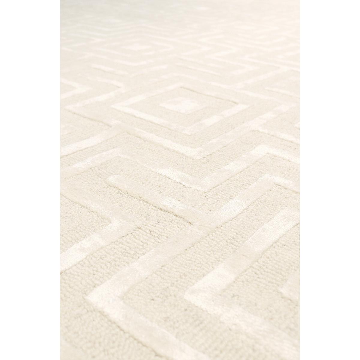 Edgy Hand-Tufted Ivory Transitional Area Rug