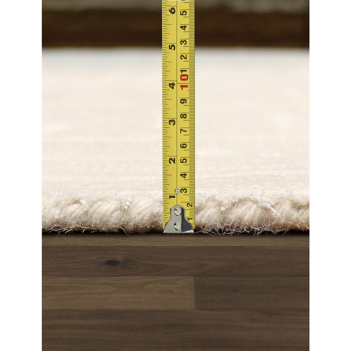 Edgy Hand-Tufted Ivory Transitional Area Rug