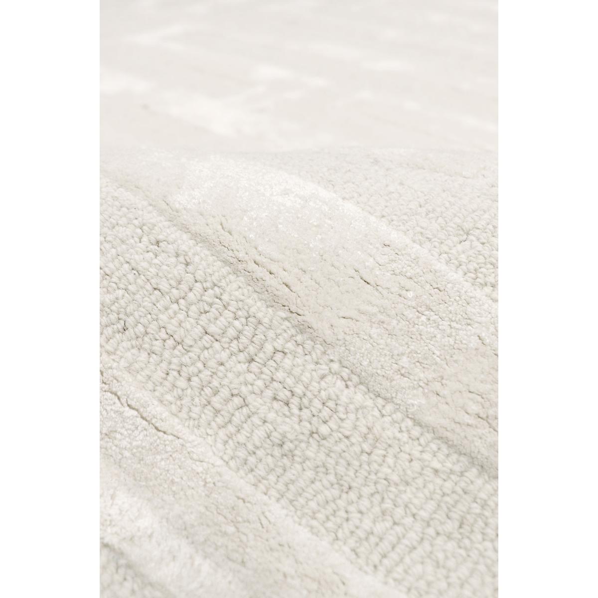 Edgy Hand-Tufted Ivory Transitional Area Rug