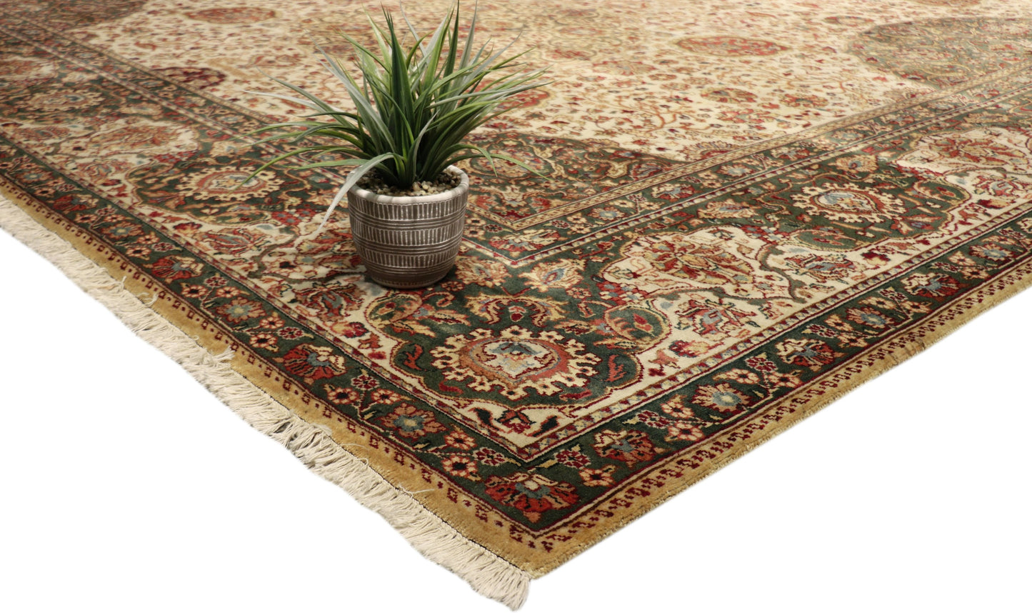 Pasagad Crown Jewel Agra Collection Hand-Knotted Lamb's Wool Area Rug