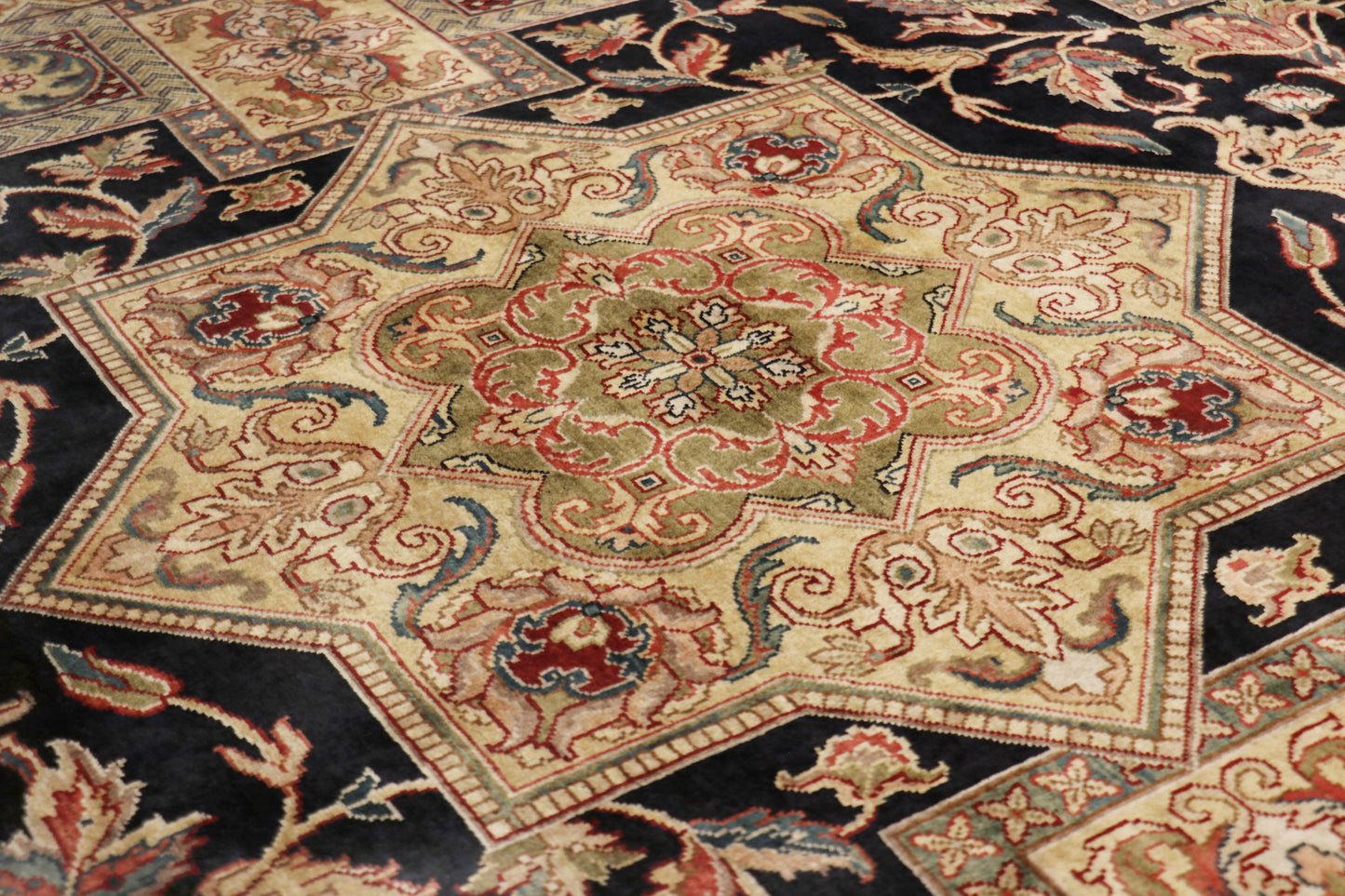 Pasargad Agra Collection Hand-Knotted Lamb's Wool Area Rug